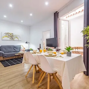 https://homeabroad-apartments-premium-marmoles-malaga-center.1costadelsol.com