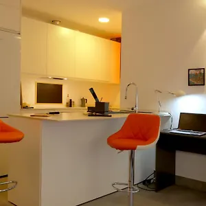 With Two In The Center Of Apartamento
